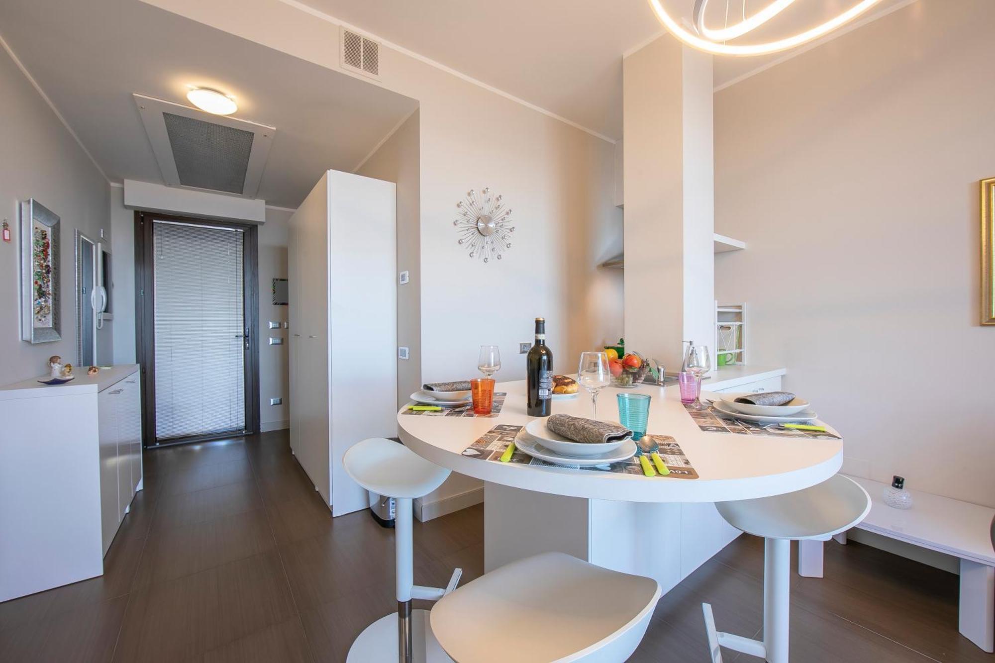 Suite On The Lake - Happy Rentals Meina Exterior photo